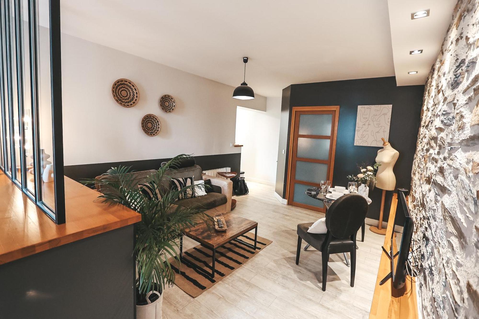 Suit'Home Commerce อองเชร์ ภายนอก รูปภาพ